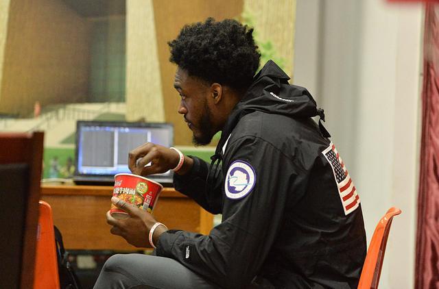 包含西甲倒计时，北京首钢今晨更衣室发声，细节引发关注，媒体盛赞，细节决定成败的词条