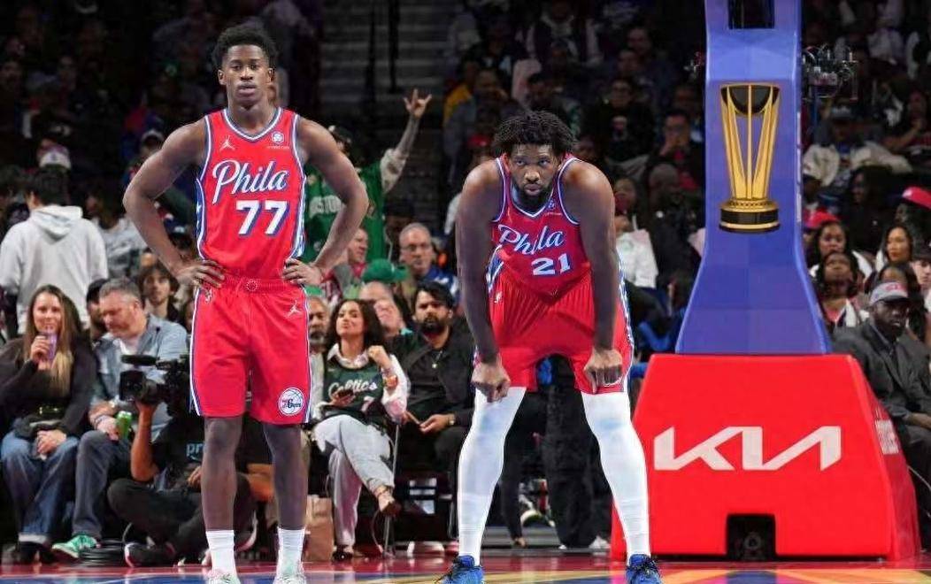 费城76人训练开放日，关键时刻再遭质疑引欢呼，全明星赛在即，年轻球员得到机会的简单介绍